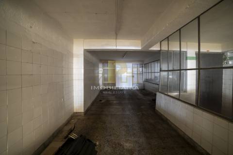 Armazém  Venda em Santarém (Marvila), Santa Iria da Ribeira de Santarém, Santarém (São Salvador) e Santarém (São Nicolau),Santarém