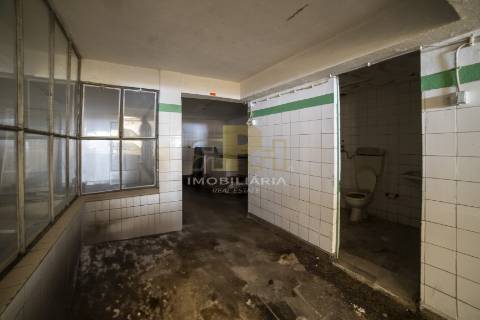 Armazém  Venda em Santarém (Marvila), Santa Iria da Ribeira de Santarém, Santarém (São Salvador) e Santarém (São Nicolau),Santarém