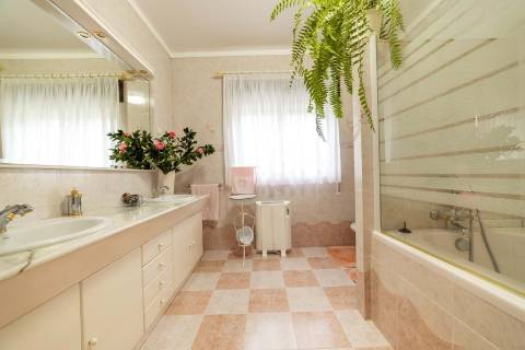 Moradia T5 Venda em Santarém (Marvila), Santa Iria da Ribeira de Santarém, Santarém (São Salvador) e Santarém (São Nicolau),Santarém