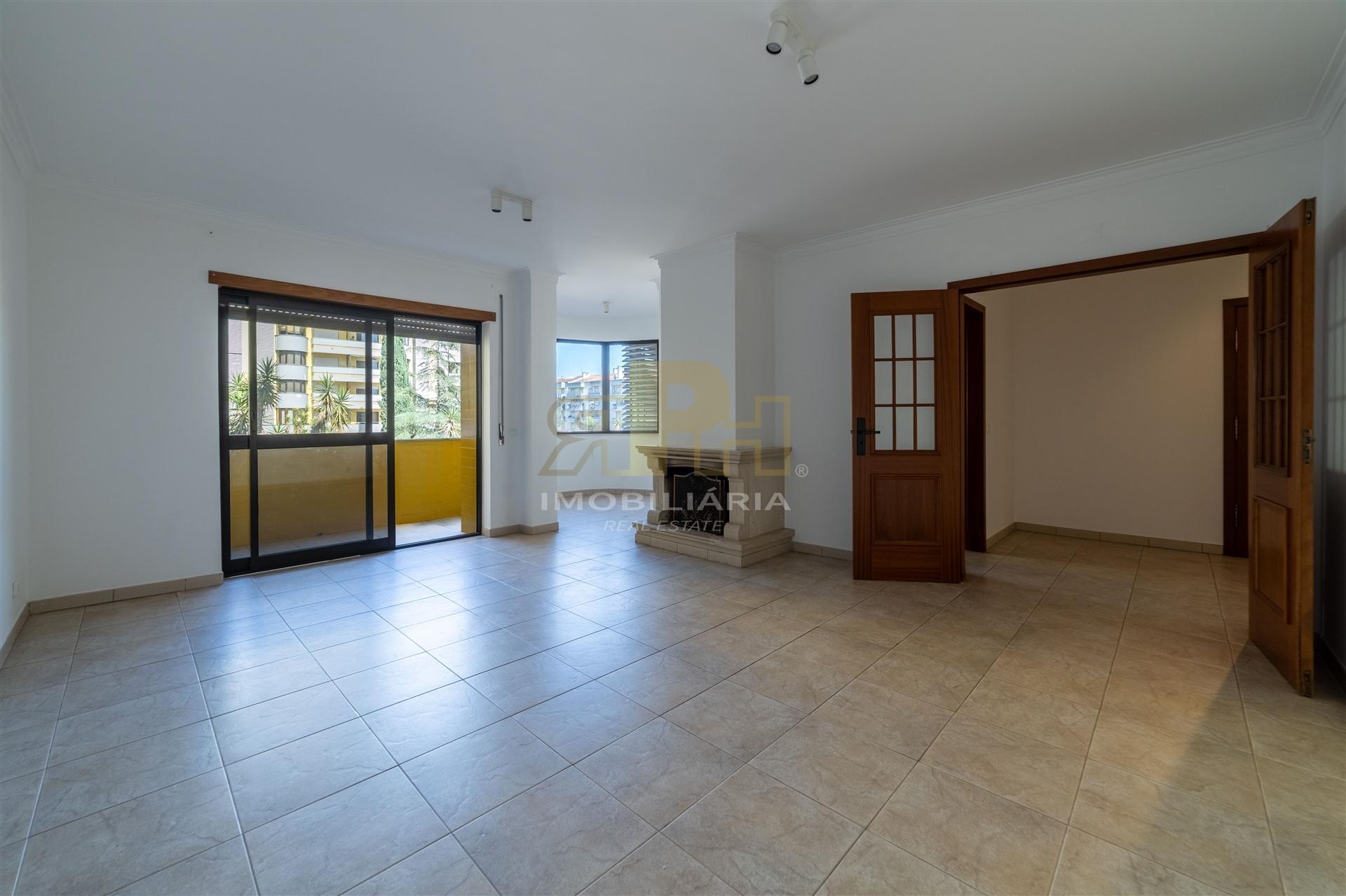 Apartamento T3 Arrendamento em Santarém (Marvila), Santa Iria da Ribeira de Santarém, Santarém (São Salvador) e Santarém (São Nicolau),Santarém