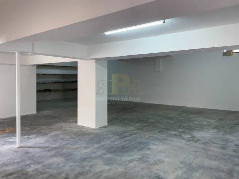 Garagem  Arrendamento em Santarém (Marvila), Santa Iria da Ribeira de Santarém, Santarém (São Salvador) e Santarém (São Nicolau),Santarém