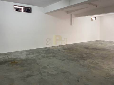 Garagem  Arrendamento em Santarém (Marvila), Santa Iria da Ribeira de Santarém, Santarém (São Salvador) e Santarém (São Nicolau),Santarém