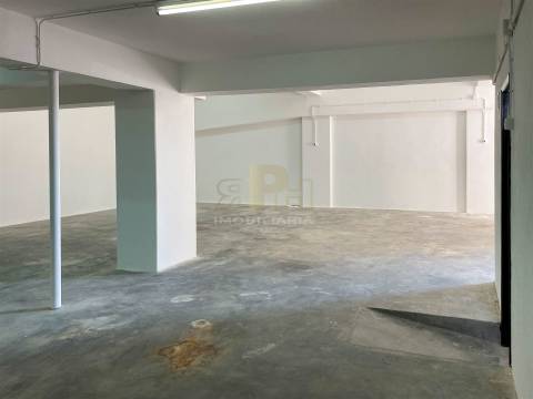 Garagem  Arrendamento em Santarém (Marvila), Santa Iria da Ribeira de Santarém, Santarém (São Salvador) e Santarém (São Nicolau),Santarém