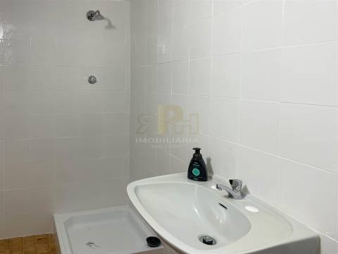 Garagem  Arrendamento em Santarém (Marvila), Santa Iria da Ribeira de Santarém, Santarém (São Salvador) e Santarém (São Nicolau),Santarém