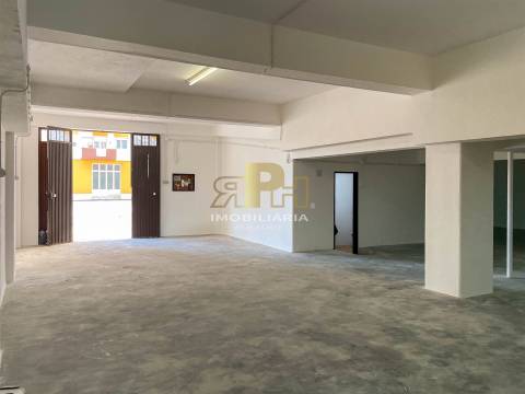 Garagem  Arrendamento em Santarém (Marvila), Santa Iria da Ribeira de Santarém, Santarém (São Salvador) e Santarém (São Nicolau),Santarém