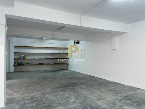Garagem  Arrendamento em Santarém (Marvila), Santa Iria da Ribeira de Santarém, Santarém (São Salvador) e Santarém (São Nicolau),Santarém