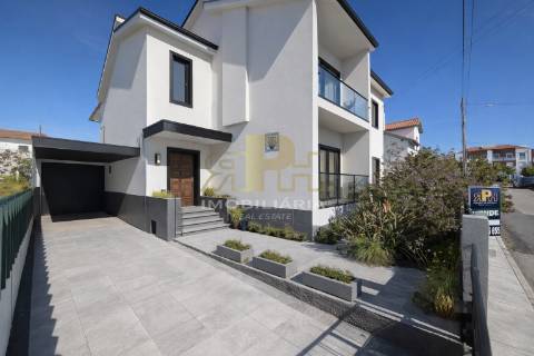Moradia T6 Venda em Santarém (Marvila), Santa Iria da Ribeira de Santarém, Santarém (São Salvador) e Santarém (São Nicolau),Santarém