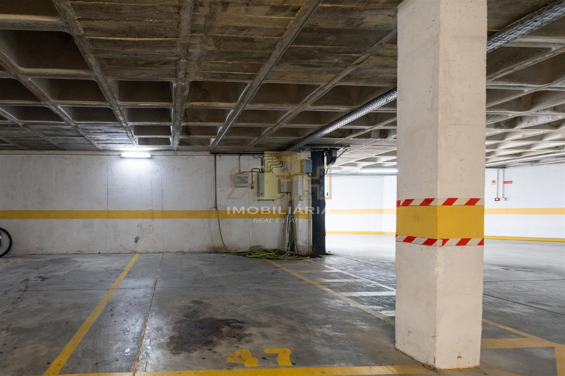 Garagem  Venda em Santarém (Marvila), Santa Iria da Ribeira de Santarém, Santarém (São Salvador) e Santarém (São Nicolau),Santarém