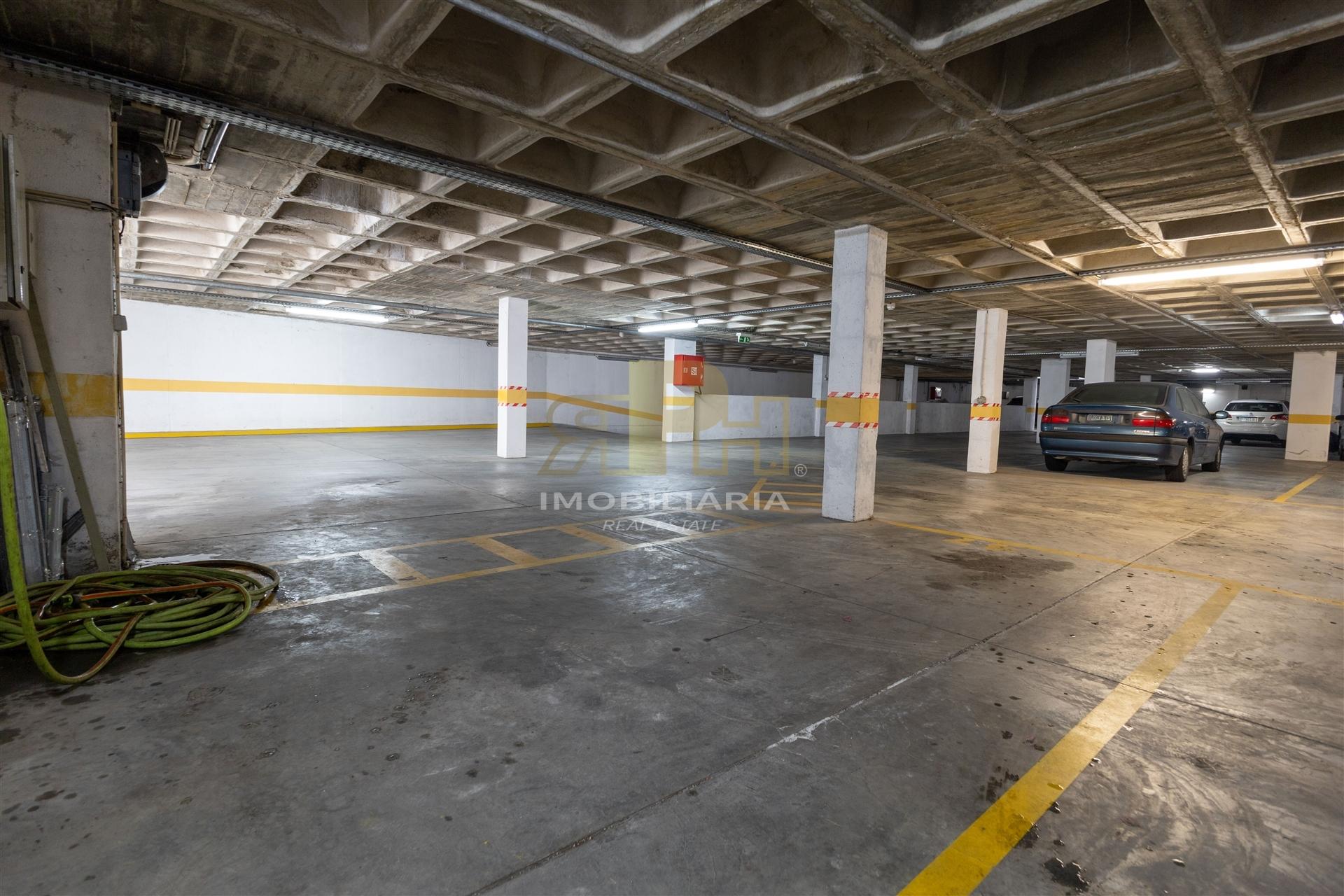 Garagem  Venda em Santarém (Marvila), Santa Iria da Ribeira de Santarém, Santarém (São Salvador) e Santarém (São Nicolau),Santarém