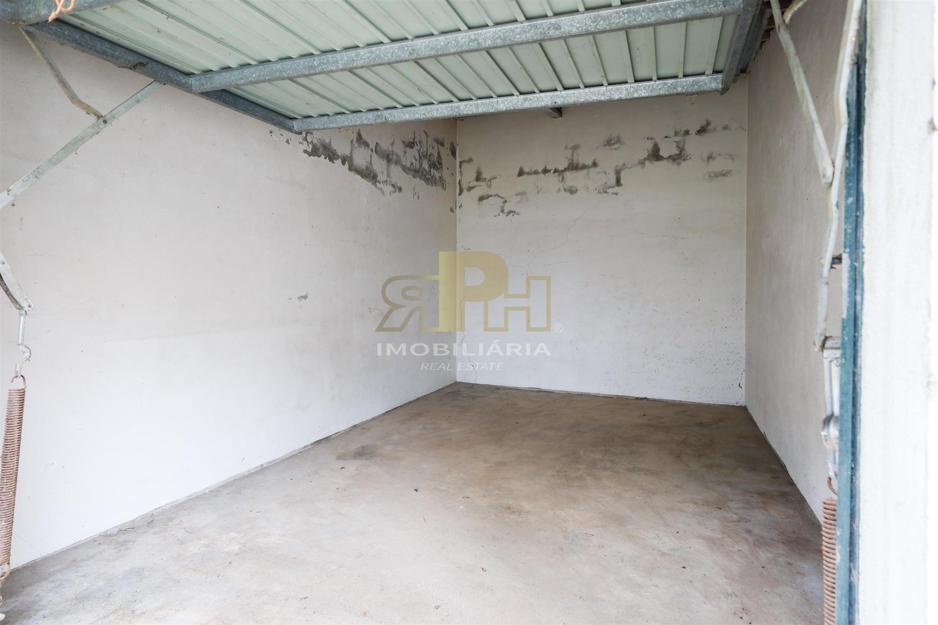 Garagem T0 Venda em Santarém (Marvila), Santa Iria da Ribeira de Santarém, Santarém (São Salvador) e Santarém (São Nicolau),Santarém