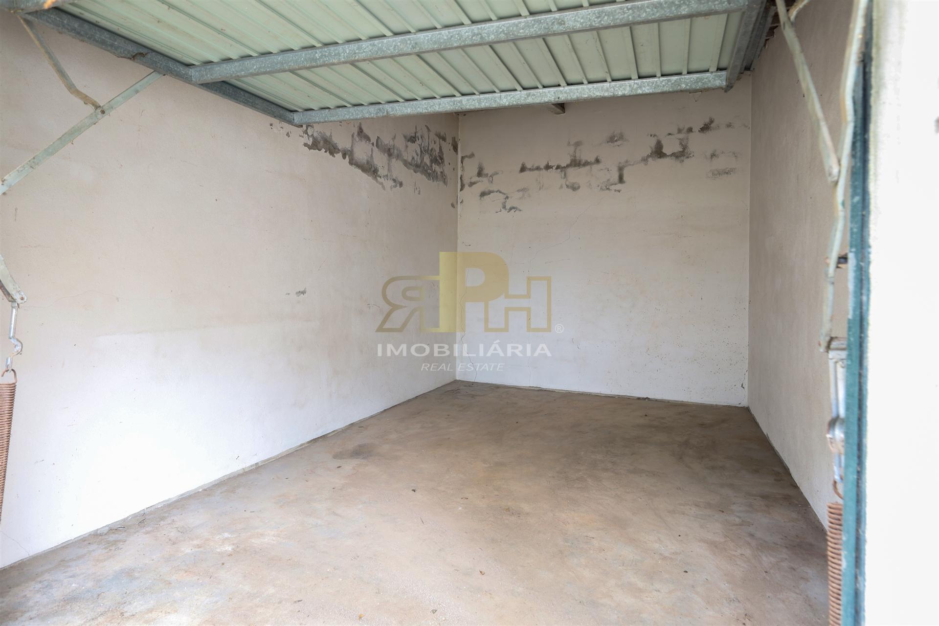 Garagem T0 Venda em Santarém (Marvila), Santa Iria da Ribeira de Santarém, Santarém (São Salvador) e Santarém (São Nicolau),Santarém