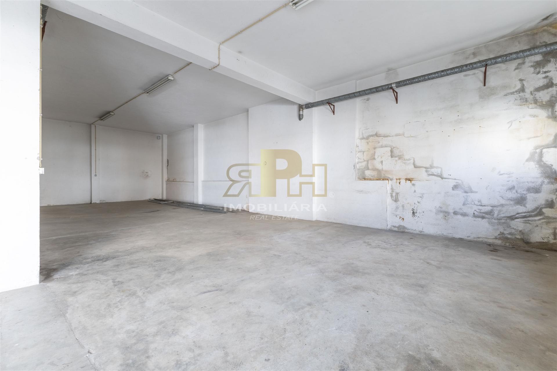 Garagem  Venda em Santarém (Marvila), Santa Iria da Ribeira de Santarém, Santarém (São Salvador) e Santarém (São Nicolau),Santarém