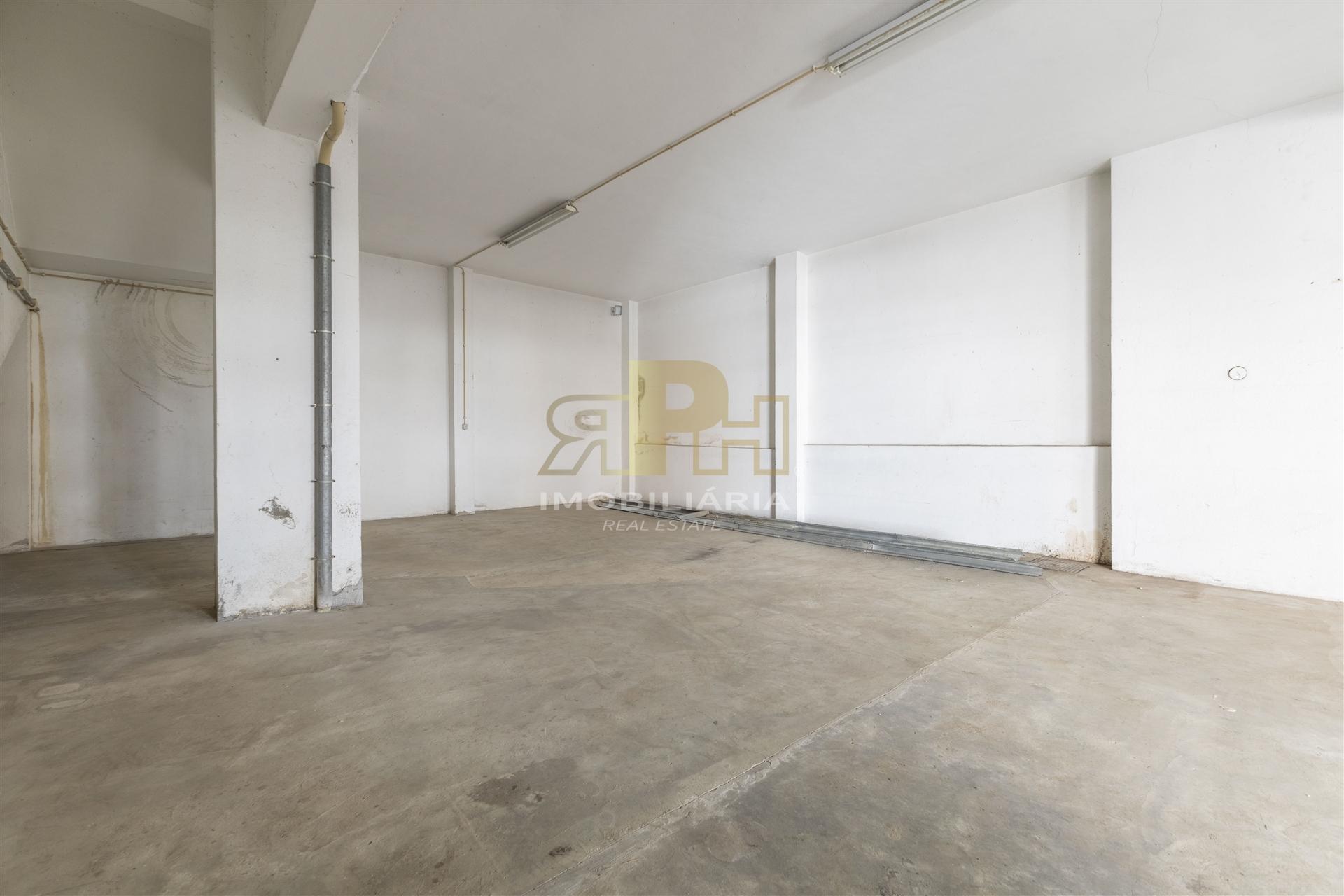 Garagem  Venda em Santarém (Marvila), Santa Iria da Ribeira de Santarém, Santarém (São Salvador) e Santarém (São Nicolau),Santarém