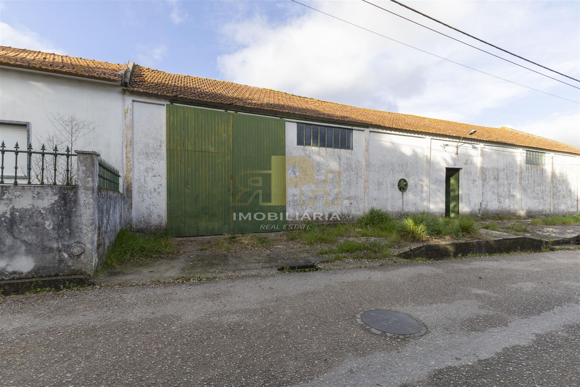 Armazém T3 Venda em São Vicente do Paul e Vale de Figueira,Santarém