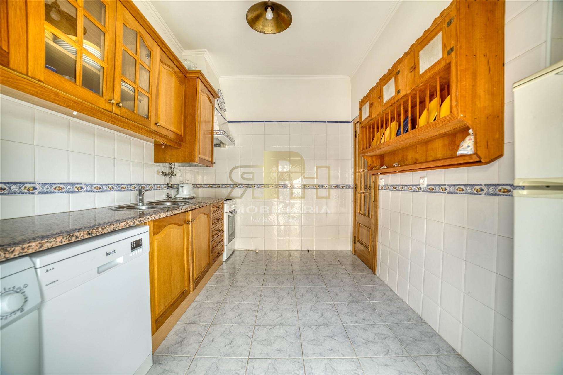 Apartamento T1+2 Arrendamento em Santarém (Marvila), Santa Iria da Ribeira de Santarém, Santarém (São Salvador) e Santarém (São Nicolau),Santarém