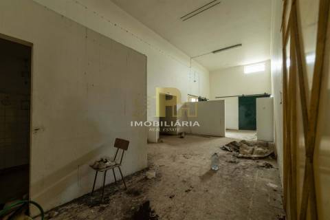 Armazém T6 Venda em Alcanhões,Santarém