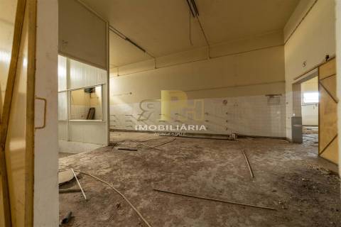 Armazém T6 Venda em Alcanhões,Santarém