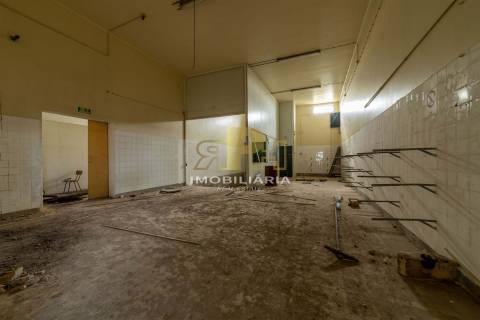 Armazém T6 Venda em Alcanhões,Santarém