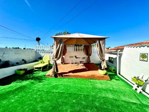 Prédio com amplo terreno em Garvão, Concelho de Ourique