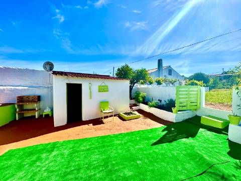 Prédio com amplo terreno em Garvão, Concelho de Ourique