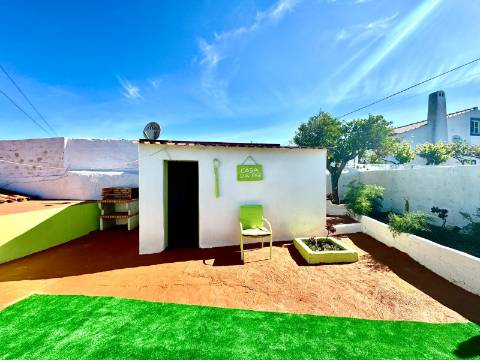 Prédio com amplo terreno em Garvão, Concelho de Ourique