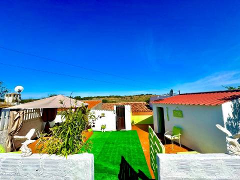 Prédio com amplo terreno em Garvão, Concelho de Ourique