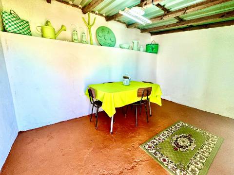 Prédio com amplo terreno em Garvão, Concelho de Ourique