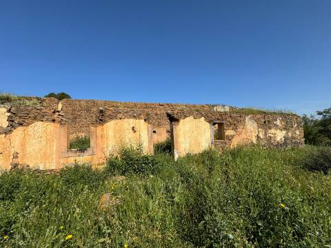 Herdade com 16,8 hectares com Ruína - Ourique - Barragem de Santa Clara