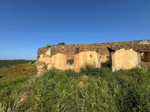 Herdade com 16,8 hectares com Ruína - Ourique - Barragem de Santa Clara