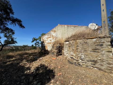 Herdade com dois Montes Alentejanos para Recuperar