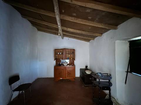 Herdade com dois Montes Alentejanos para Recuperar