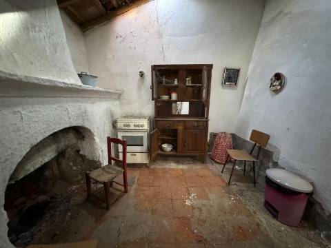 Herdade com dois Montes Alentejanos para Recuperar