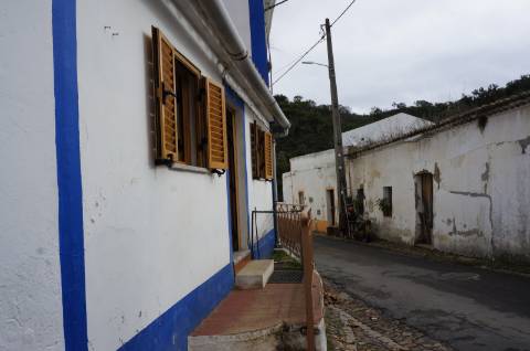 Moradia em Banda T2 Pronta a Habitar - São Martinho das Amoreiras