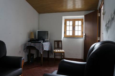 Moradia em Banda T2 Pronta a Habitar - São Martinho das Amoreiras