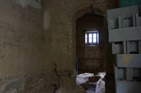 Moradia na Aldeia das Amoreiras em fase de renovação com materiais naturais e respiráveis