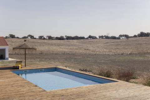 Moradia de Luxo no Alentejo: Tradição, Conforto e Vista Deslumbrante para a Planície