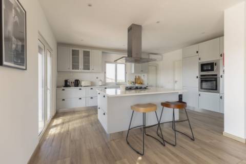 Moradia de Luxo no Alentejo: Tradição, Conforto e Vista Deslumbrante para a Planície