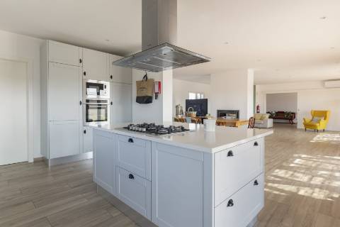 Moradia de Luxo no Alentejo: Tradição, Conforto e Vista Deslumbrante para a Planície