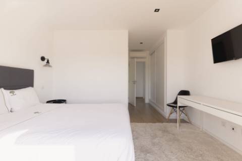 Moradia de Luxo no Alentejo: Tradição, Conforto e Vista Deslumbrante para a Planície