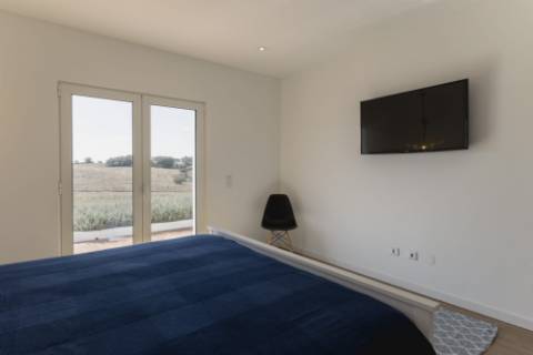 Moradia de Luxo no Alentejo: Tradição, Conforto e Vista Deslumbrante para a Planície