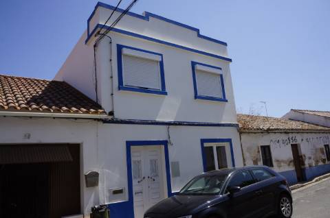 Fabulosa moradia no centro da bela vila de Colos