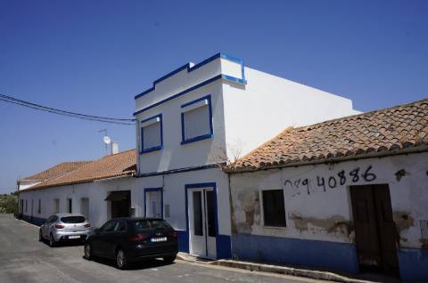 Fabulosa moradia no centro da bela vila de Colos