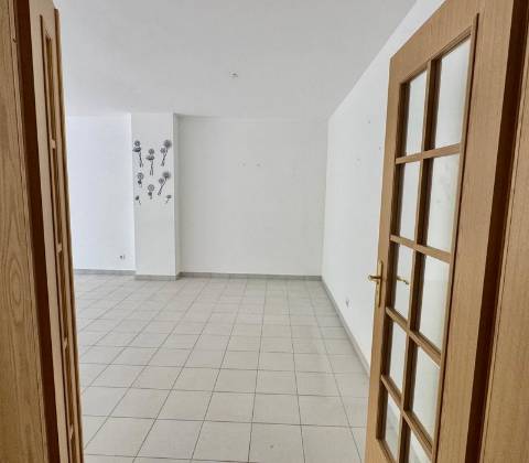 Apartamento T2 com Excelente Localização a Apenas 10 Minutos da Praia