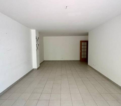 Apartamento T2 com Excelente Localização a Apenas 10 Minutos da Praia