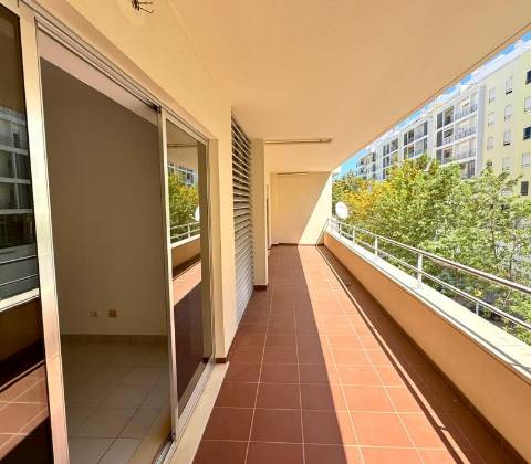 Apartamento T2 com Excelente Localização a Apenas 10 Minutos da Praia