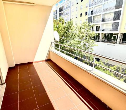Apartamento T2 com Excelente Localização a Apenas 10 Minutos da Praia