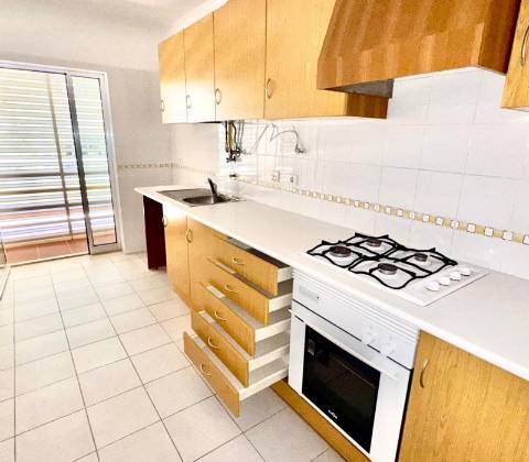 Apartamento T2 com Excelente Localização a Apenas 10 Minutos da Praia