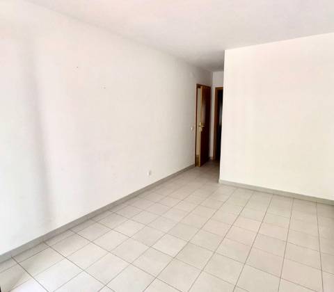 Apartamento T2 com Excelente Localização a Apenas 10 Minutos da Praia