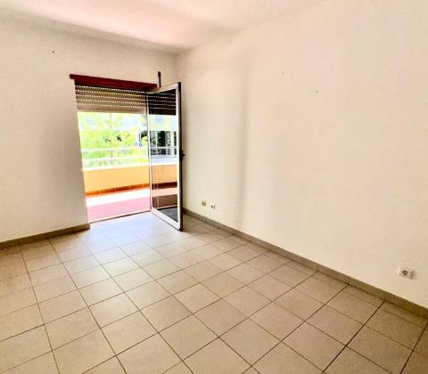 Apartamento T2 com Excelente Localização a Apenas 10 Minutos da Praia