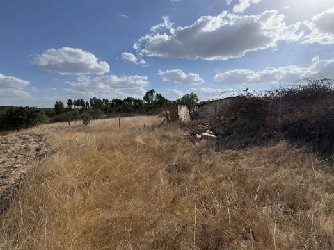 Monte Alentejano com Ruína e Vista Deslumbrante em Ourique